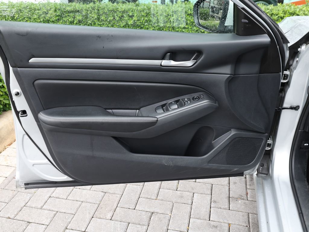 Used 2022 Nissan Altima 2.5 SV FWD image 9