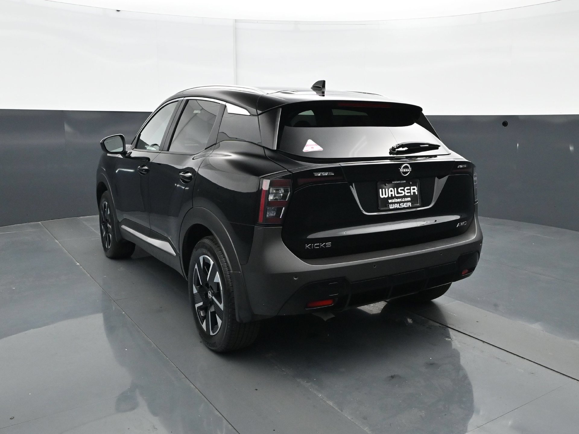 Used 2025 Nissan Kicks SV w/ SV Premium Package AWD/4WD image 5