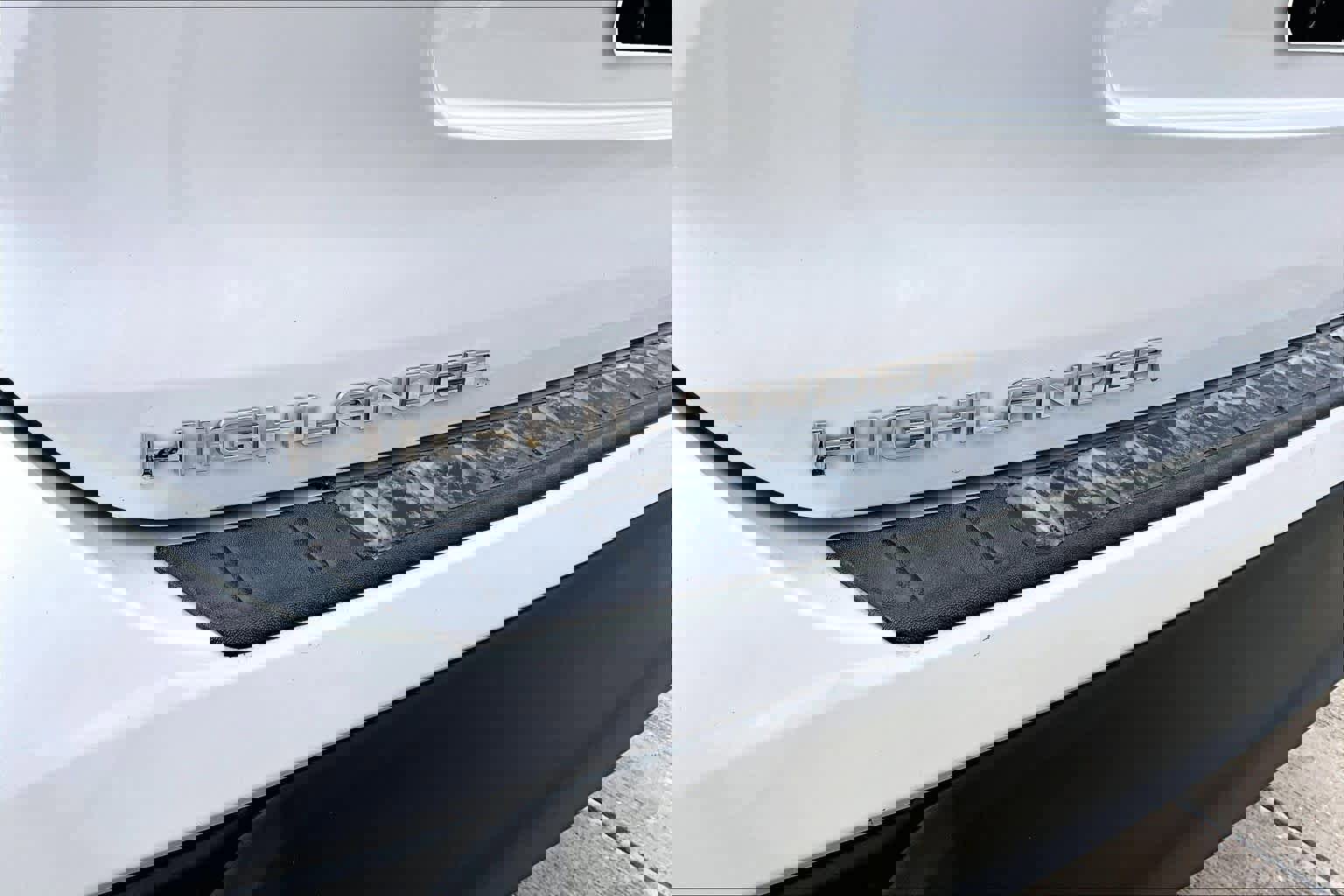 Used 2023 Toyota Highlander LE image 29