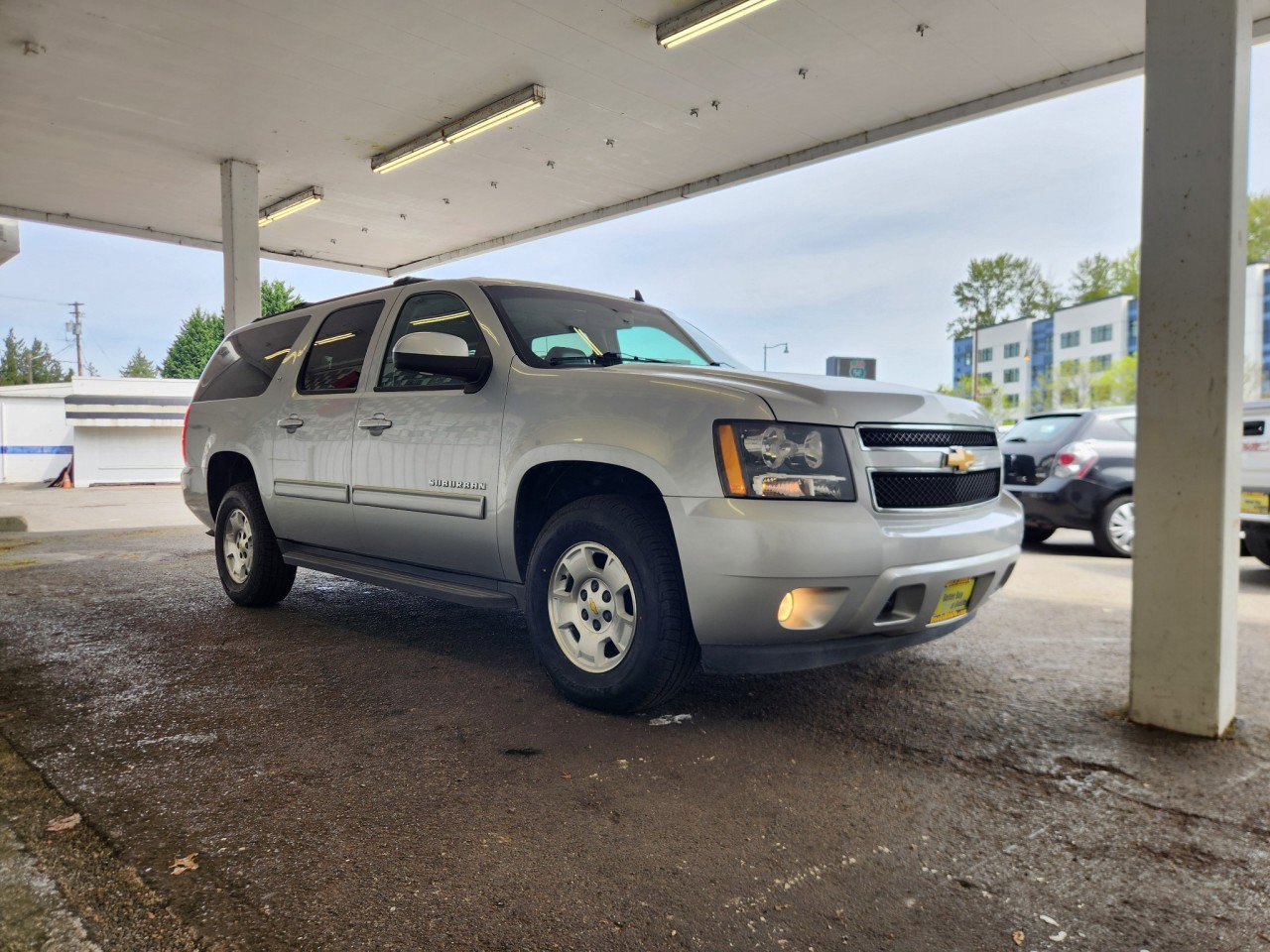 Used 2012 Chevrolet Suburban LT w/ Luxury Package AWD/4WD image 7