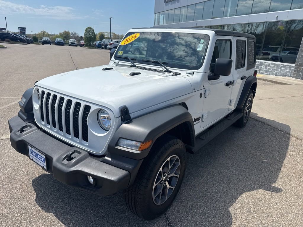 Used 2024 Jeep Wrangler Unlimited Sport AWD/4WD image 5