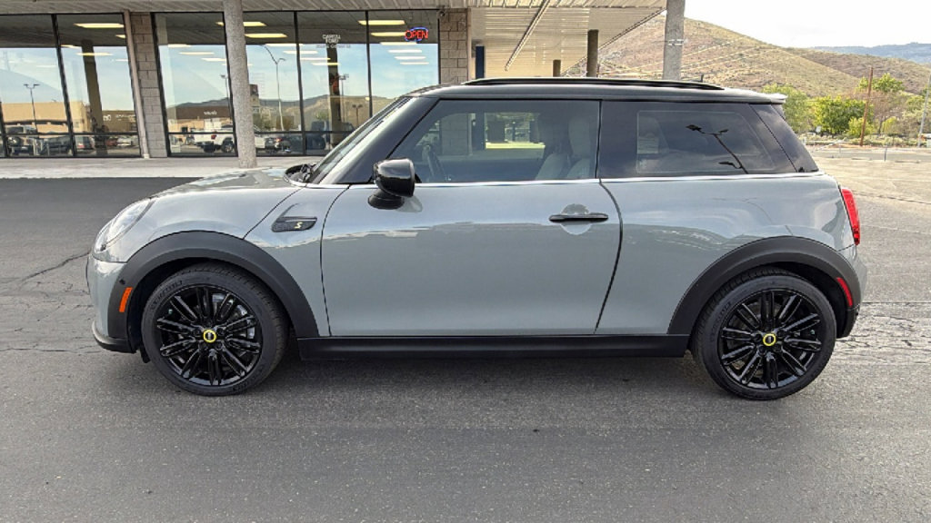 Used 2022 MINI Cooper SE FWD image 6