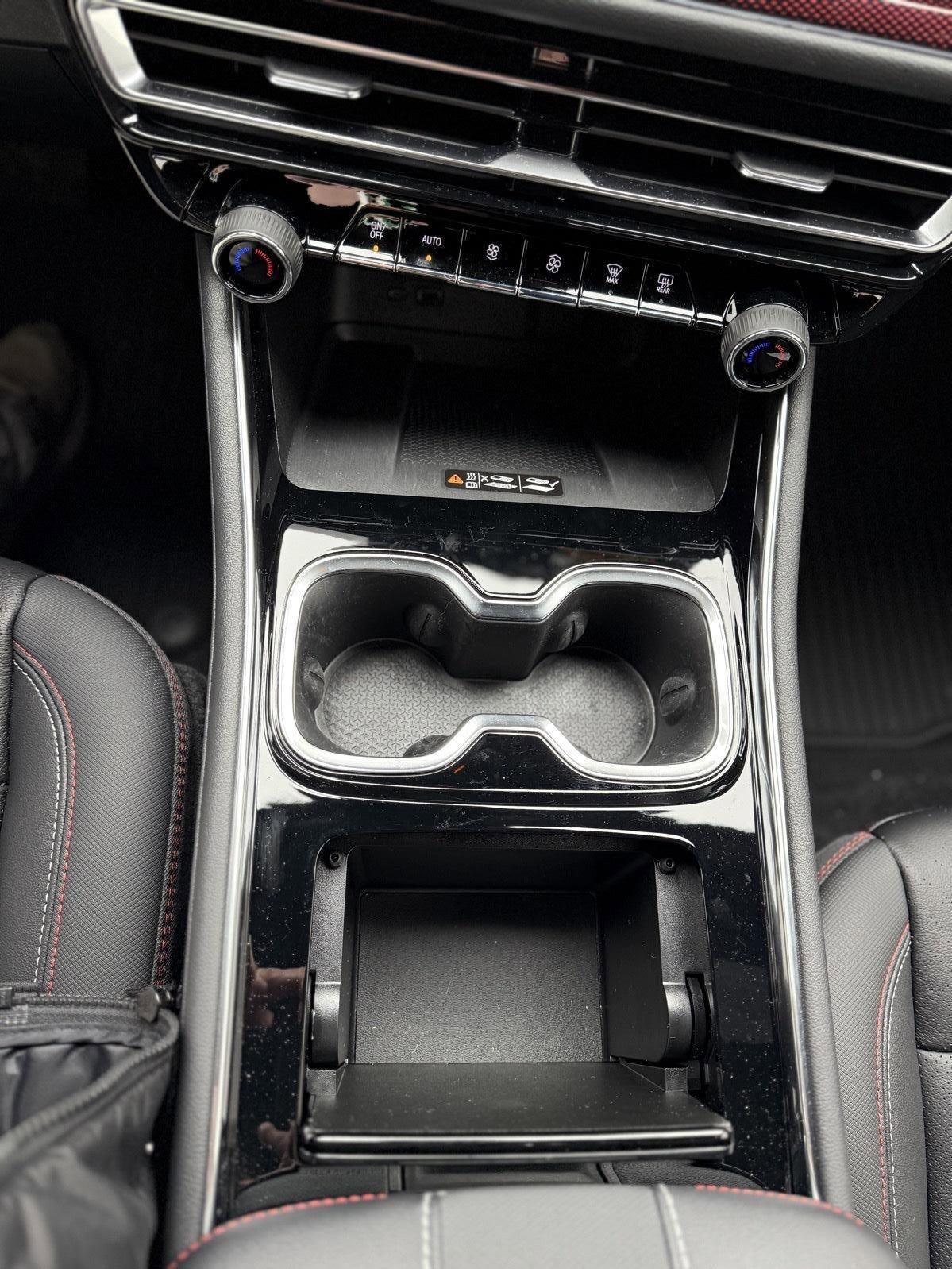 Used 2025 Chevrolet Traverse RS image 24