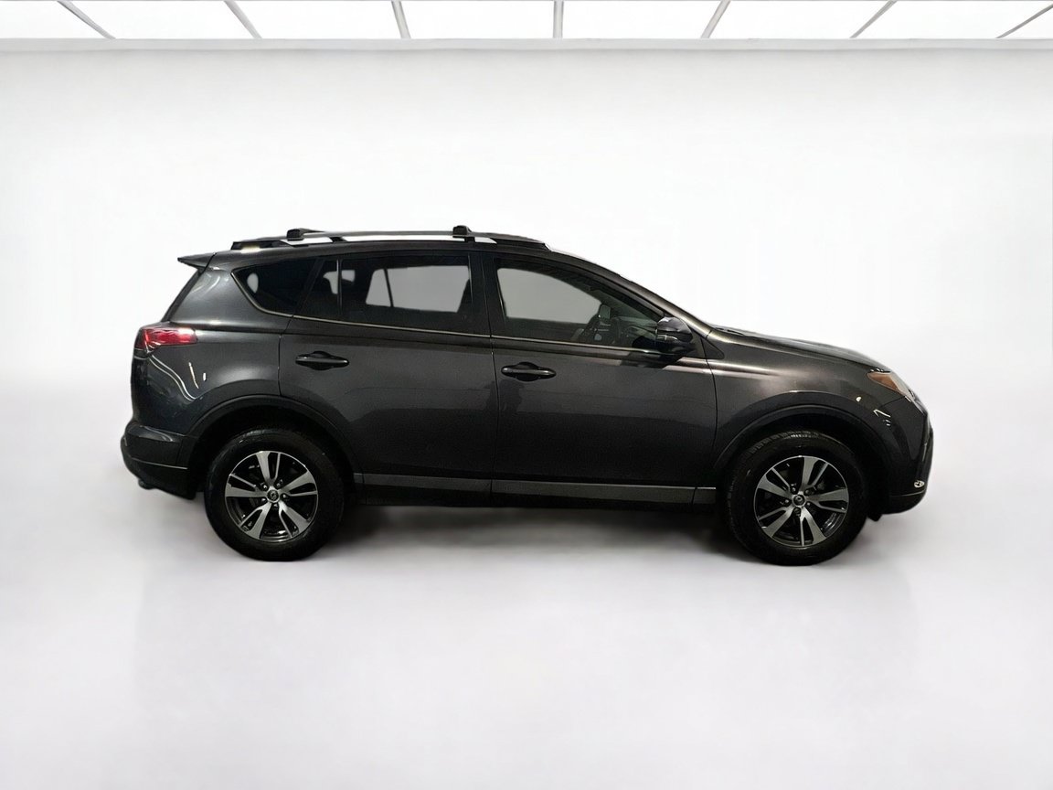 Used 2018 Toyota RAV4 XLE AWD/4WD image 23
