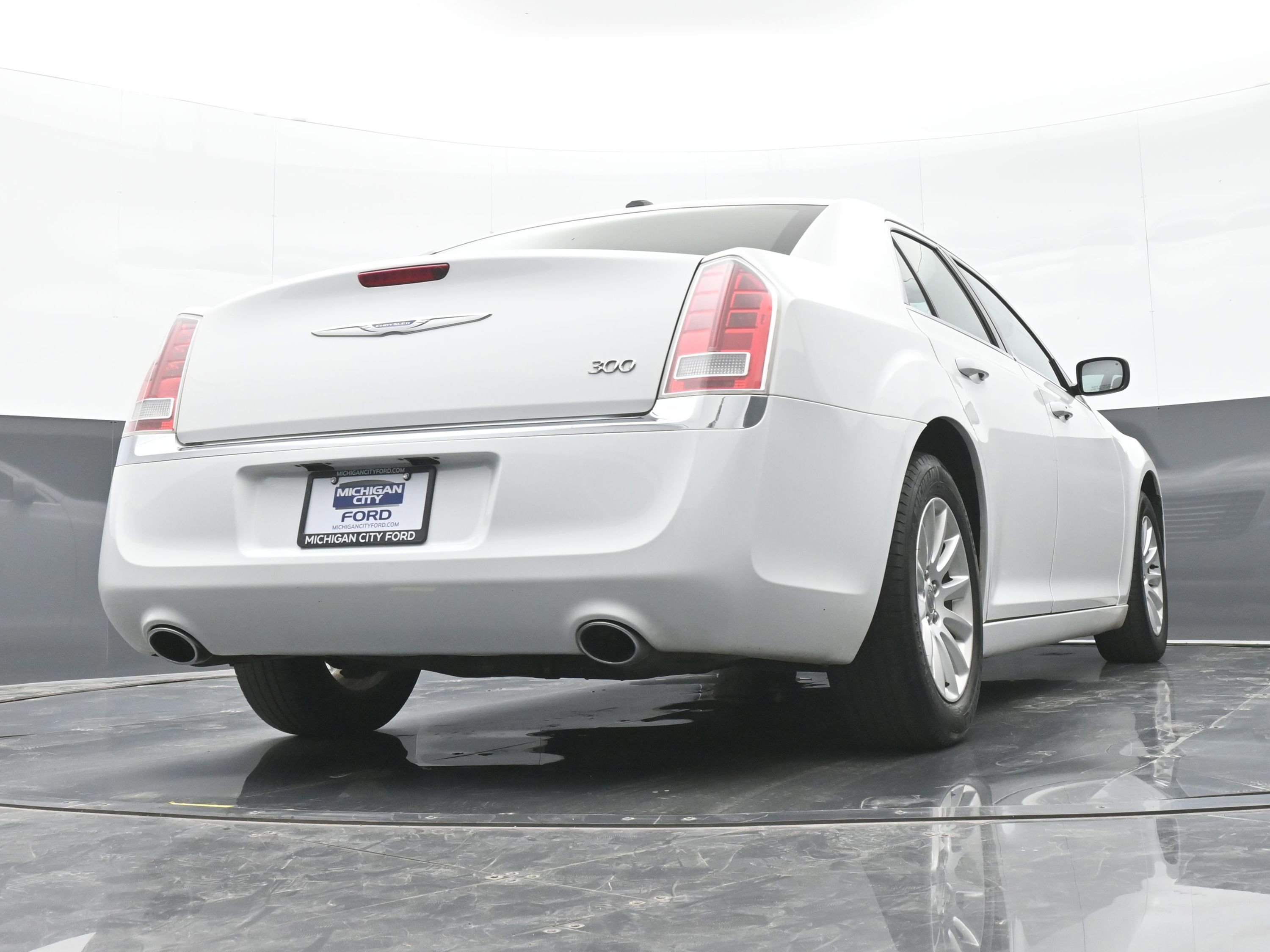Used 2013 Chrysler 300 RWD image 39