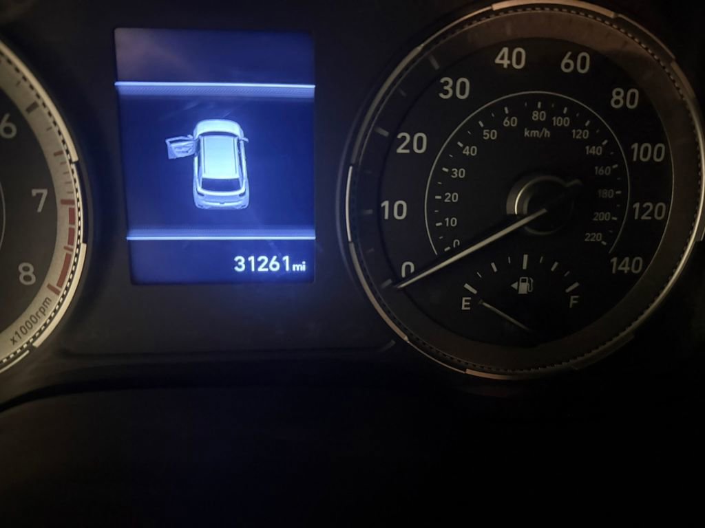 Certified 2022 Hyundai Venue SE w/ Cargo Package FWD image 3