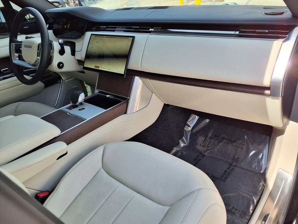 Used 2025 Land Rover Range Rover Long Wheelbase SE AWD/4WD image 8