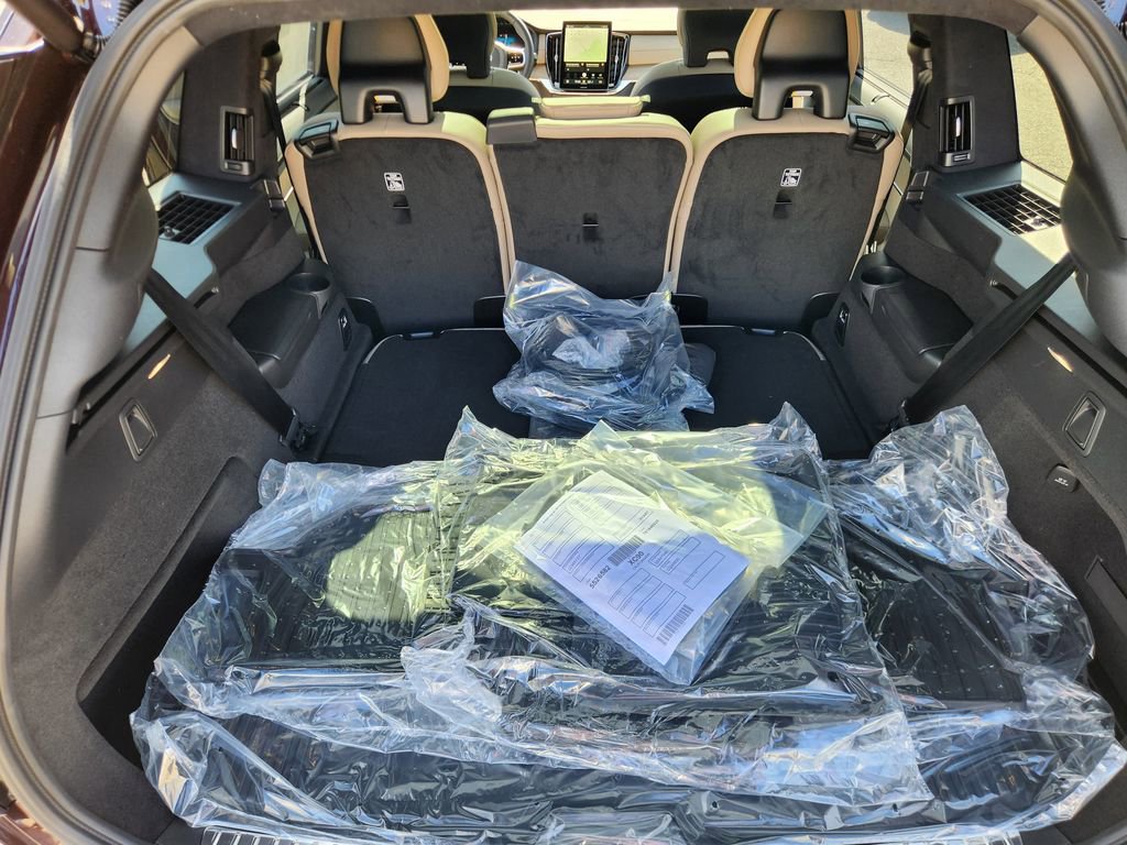 New 2026 Volvo XC90 T8 Ultra w/ Lounge Package image 15