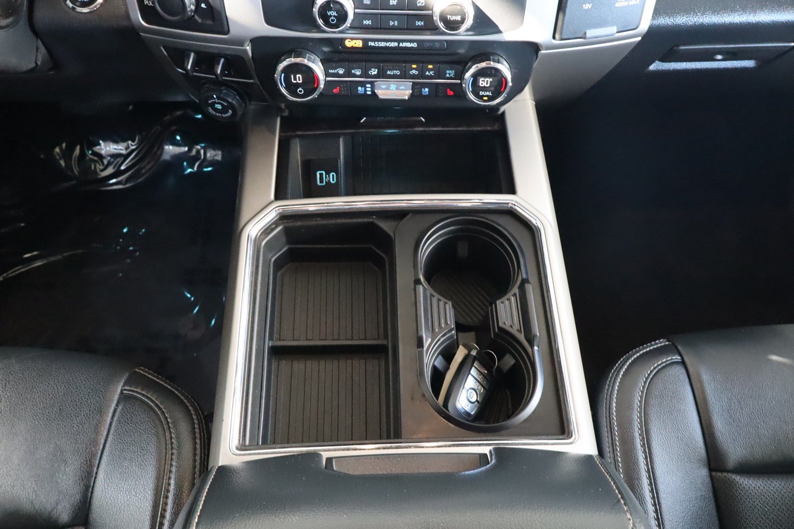 Used 2022 Ford F350 Lariat w/ Black Appearance Package AWD/4WD image 33
