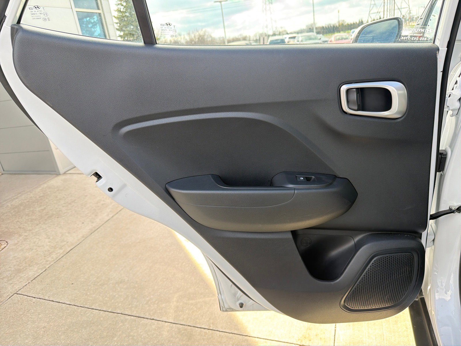 Used 2025 Hyundai Venue SEL image 23