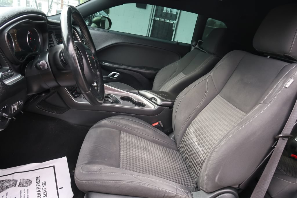 Used 2019 Dodge Challenger SXT RWD image 6
