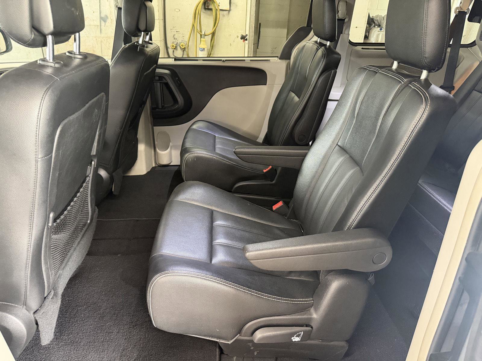 Used 2015 Chrysler Town & Country Touring FWD image 24