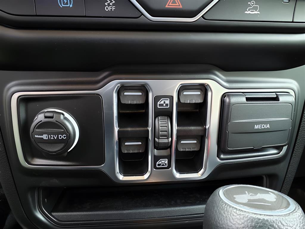New 2023 Jeep Wrangler Unlimited w/ Cold Weather Group AWD/4WD image 9