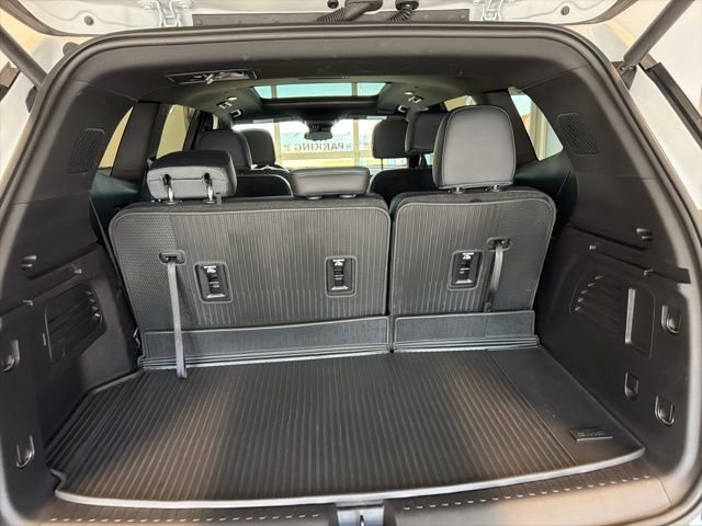 Used 2025 GMC Acadia AT4 w/ Luxury Package image 21