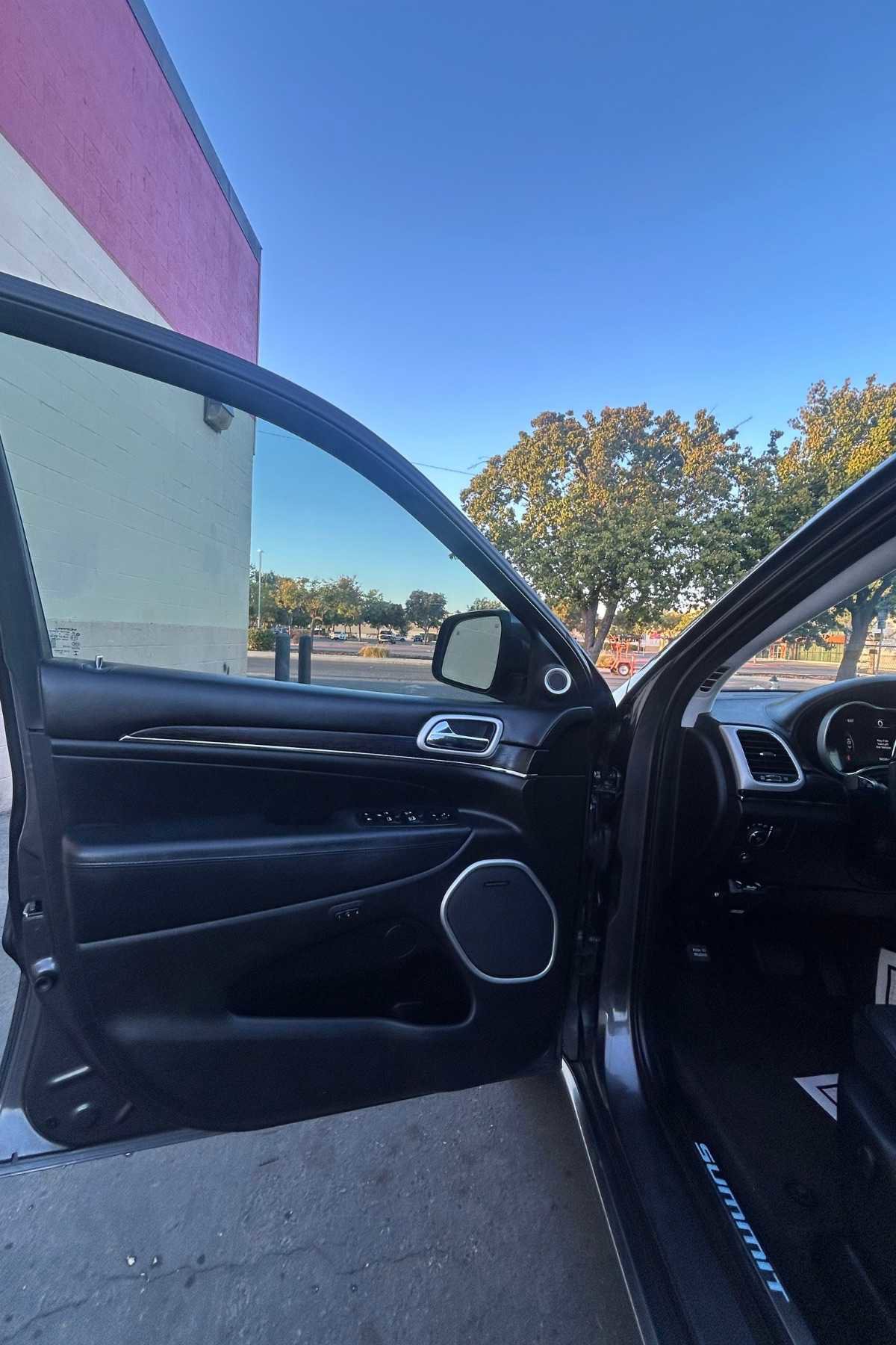 Used 2018 Jeep Grand Cherokee Summit w/ Platinum Series Group image 16