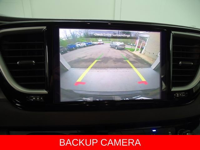 Used 2025 Chrysler Pacifica Select FWD image 14
