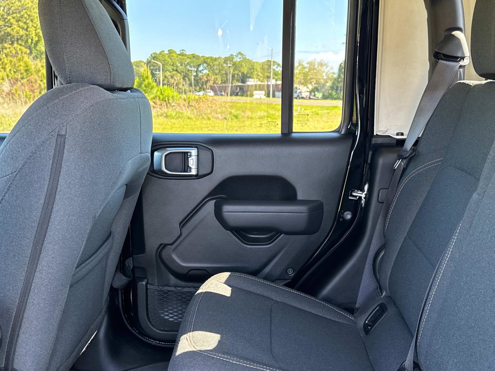 Certified 2024 Jeep Gladiator Sport AWD/4WD image 15