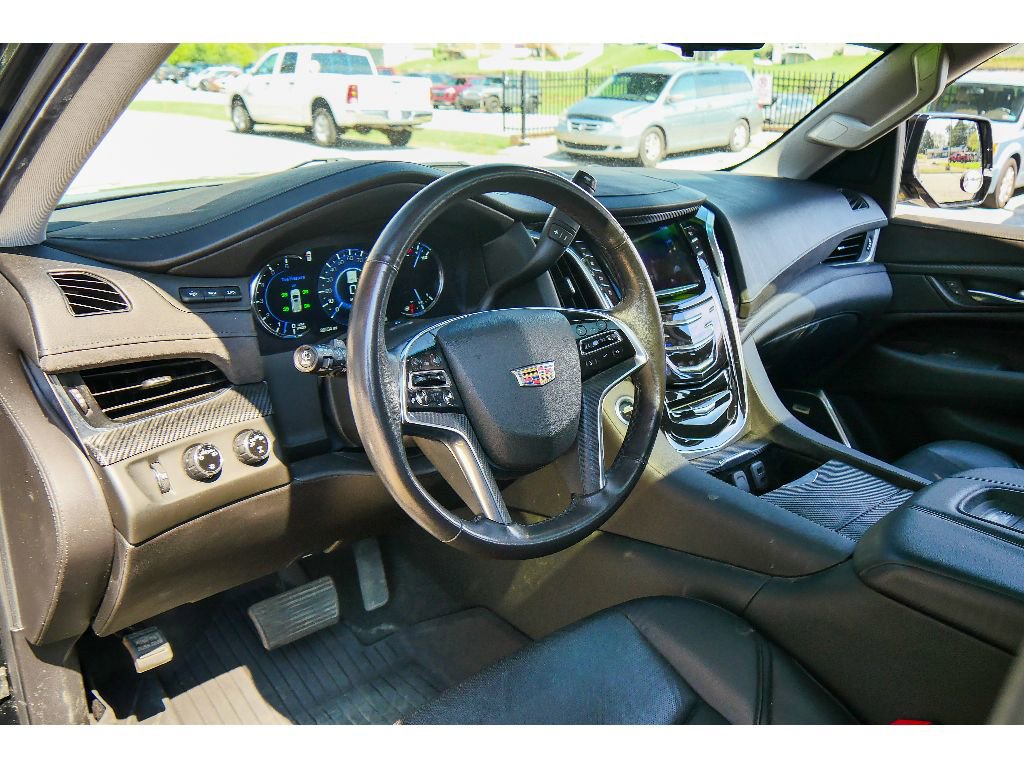 Used 2019 Cadillac Escalade Luxury w/ Escalade Sport Edition AWD/4WD image 12