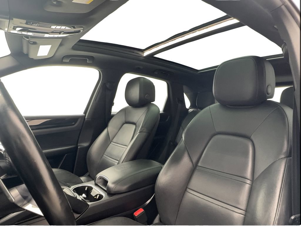 Used 2020 Porsche Cayenne AWD/4WD image 19