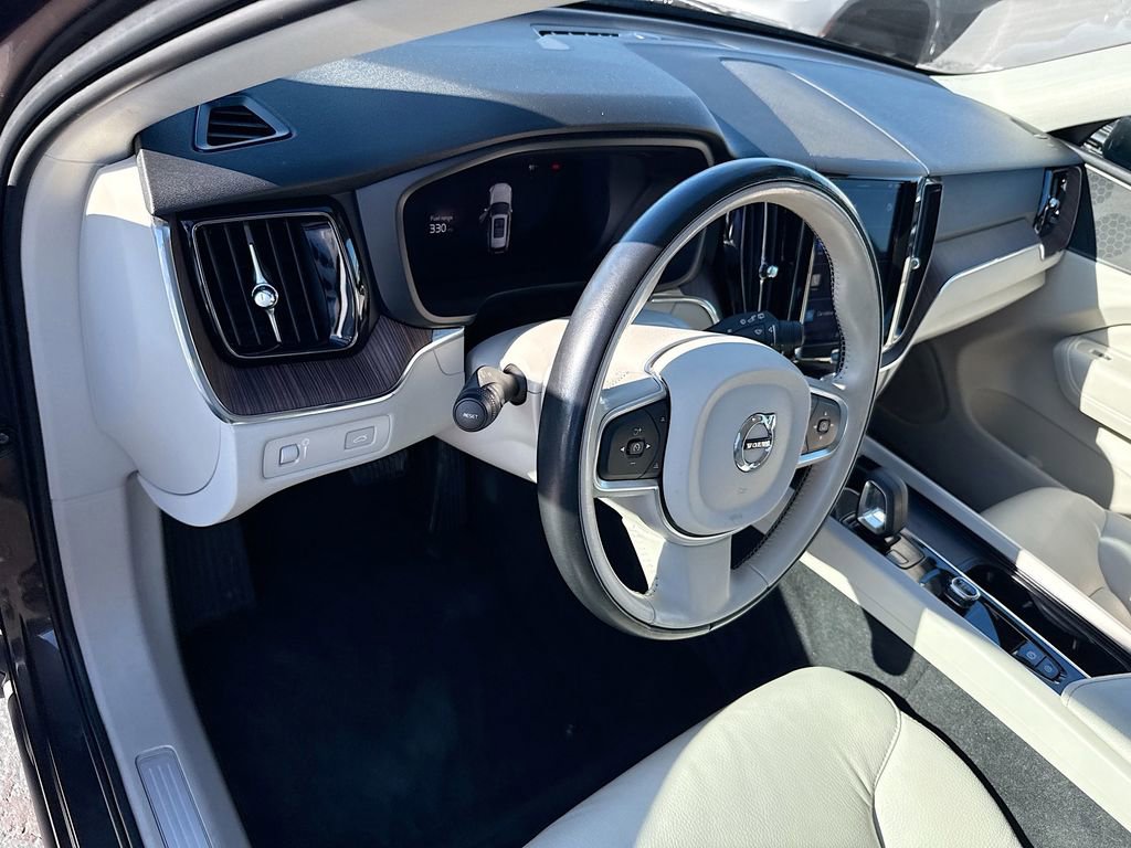 Used 2022 Volvo XC60 B5 Momentum AWD/4WD image 10