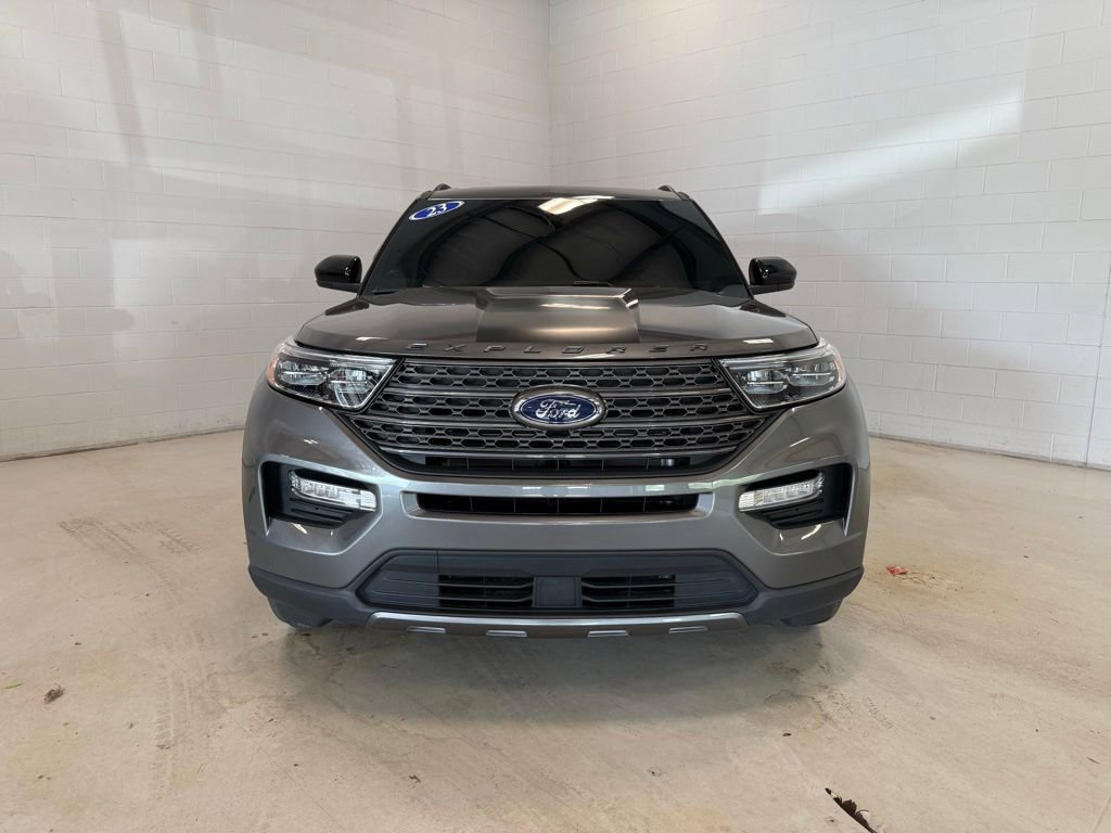 Used 2023 Ford Explorer XLT w/ Equipment Group 202A AWD/4WD image 2