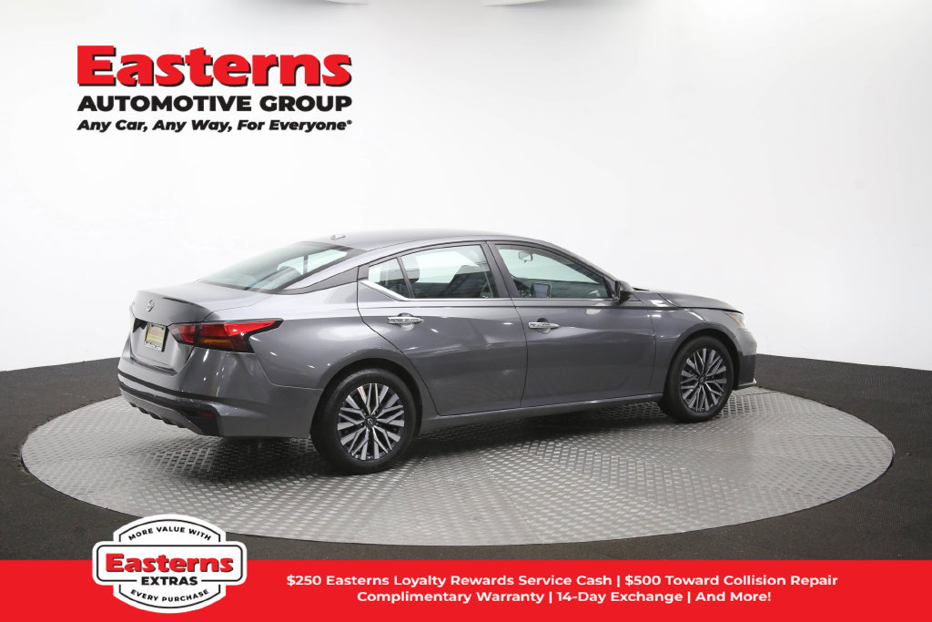Used 2025 Nissan Altima 2.5 SV FWD image 42