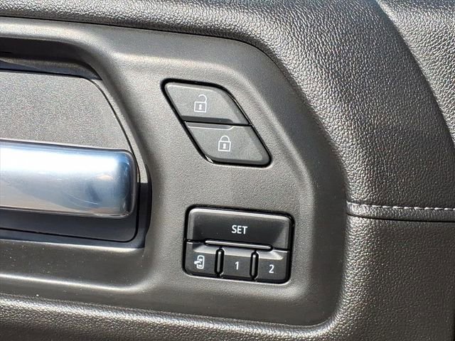 Used 2020 Chevrolet Silverado 1500 High Country w/ Technology Package image 11