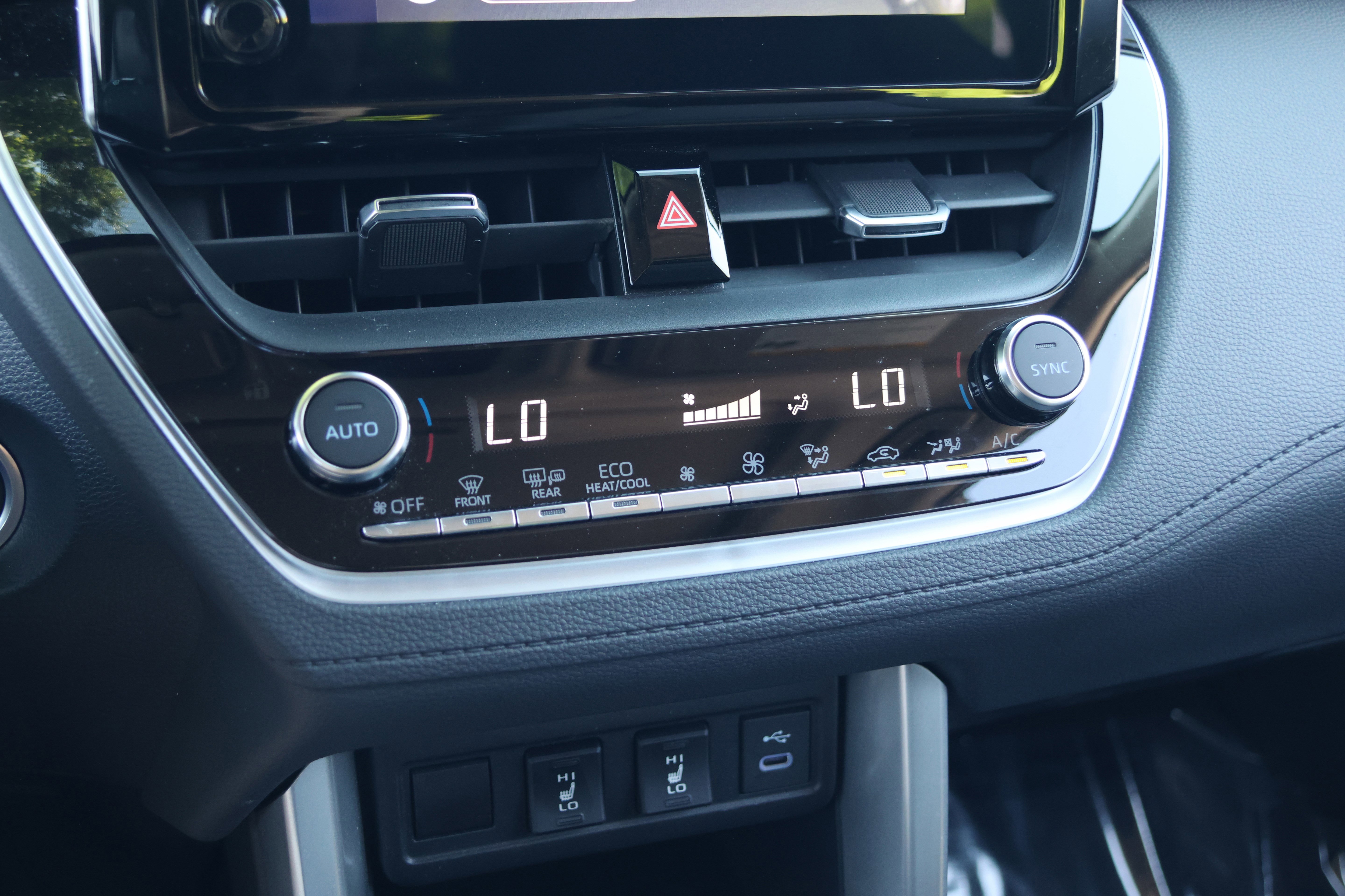 Used 2023 Toyota Corolla Cross XLE w/ Convenience Package AWD/4WD image 26