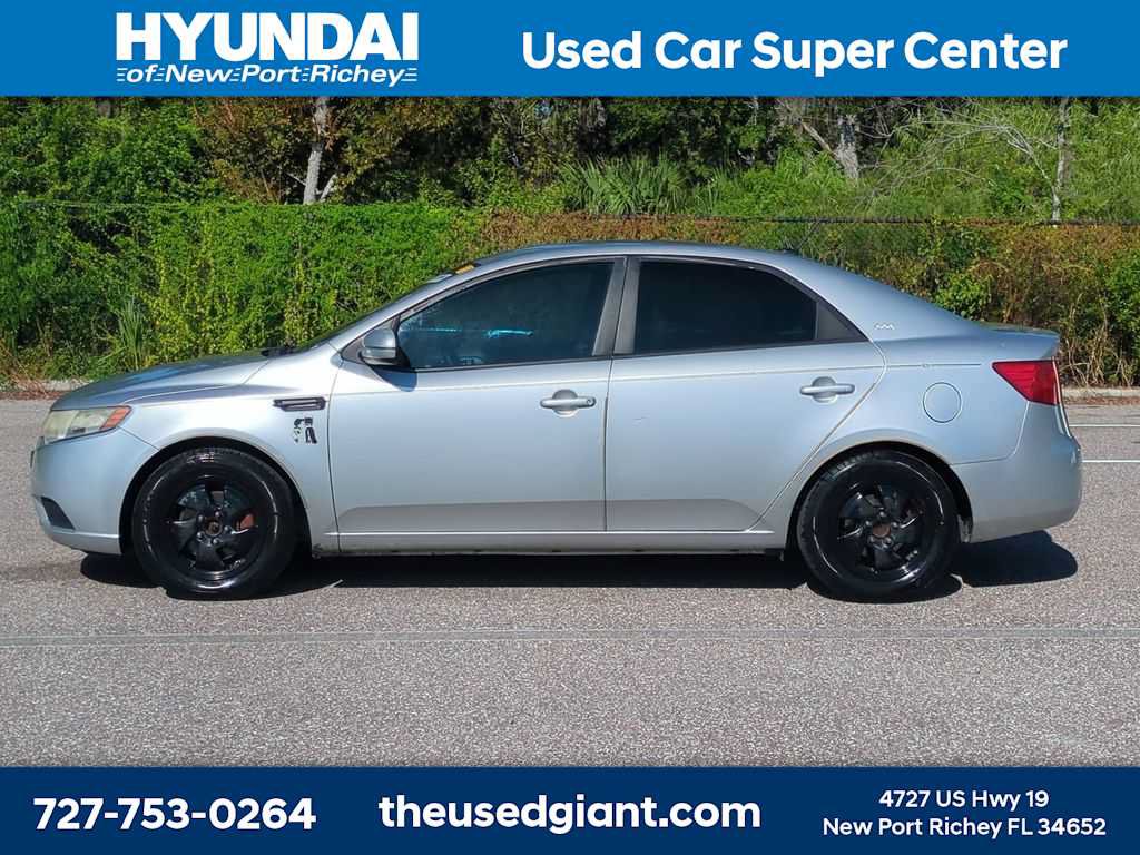 Used 2013 Kia Forte EX FWD image 2