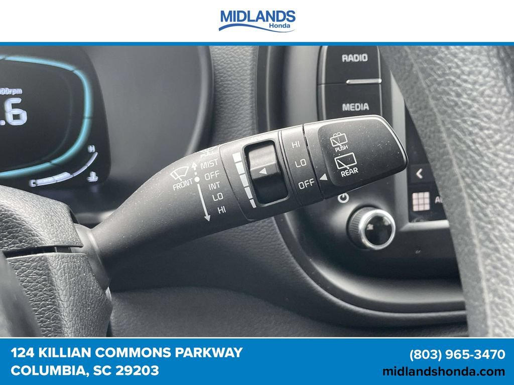 Used 2025 Kia Soul LX w/ LX Technology Package FWD image 21