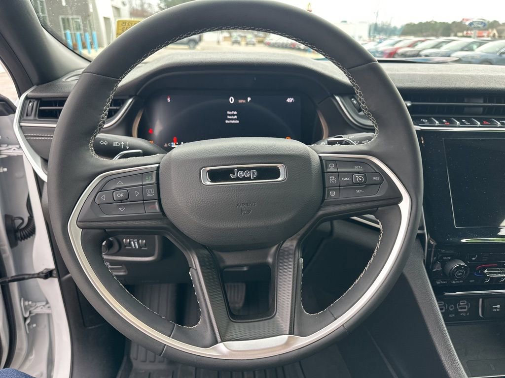 Used 2025 Jeep Grand Cherokee L Altitude image 13