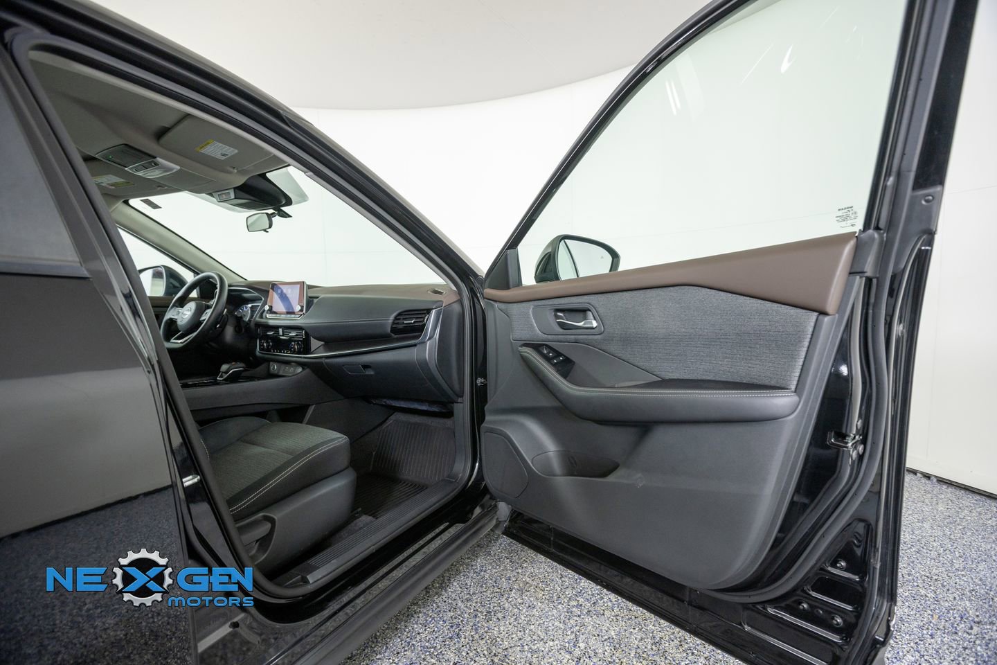Used 2022 Nissan Rogue SV FWD image 36