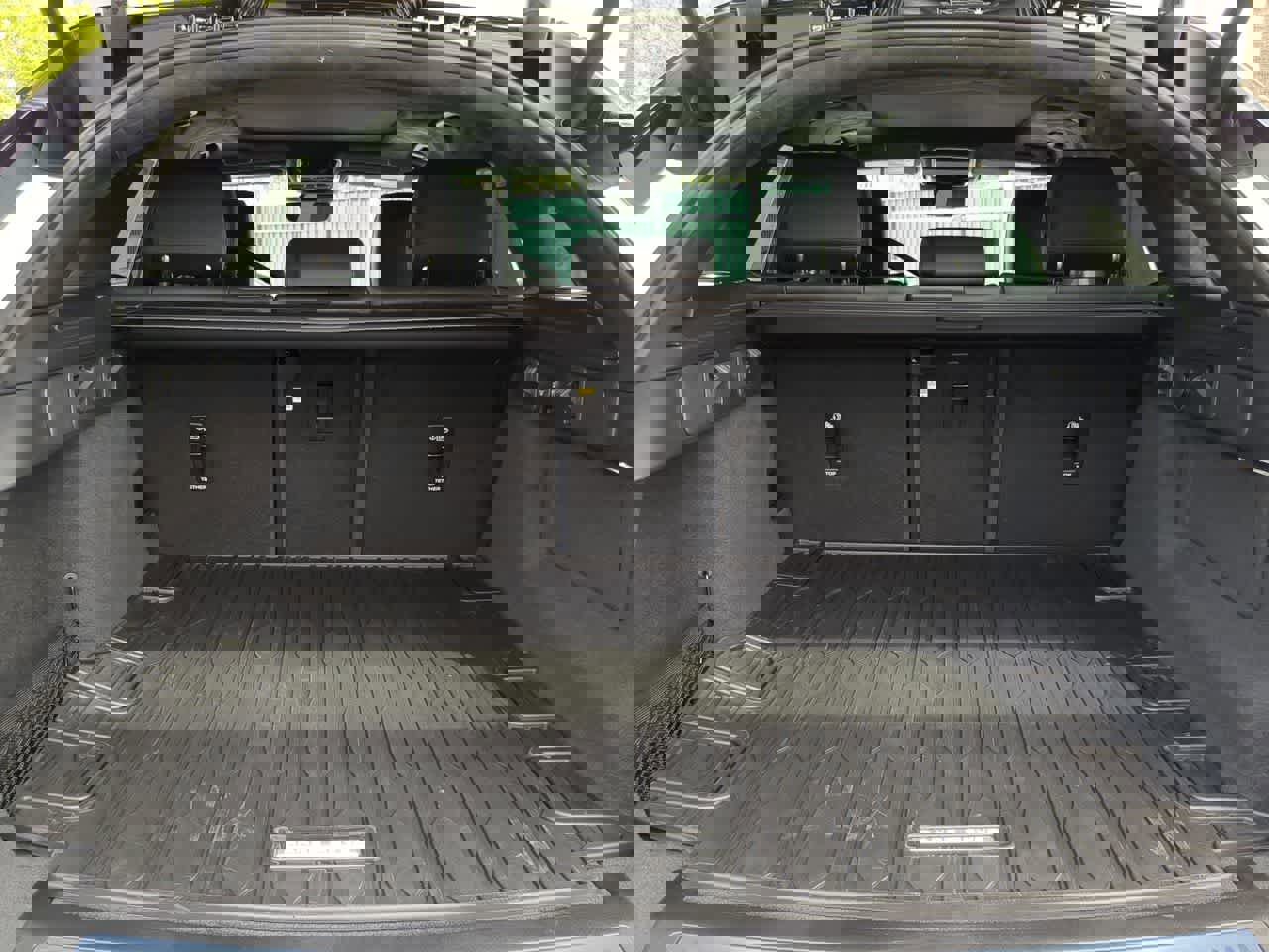 New 2026 Land Rover Range Rover Velar Autobiography image 36