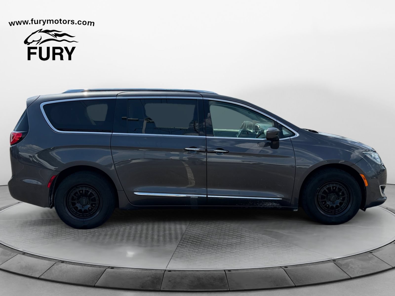 Used 2017 Chrysler Pacifica Touring-L Plus FWD image 2