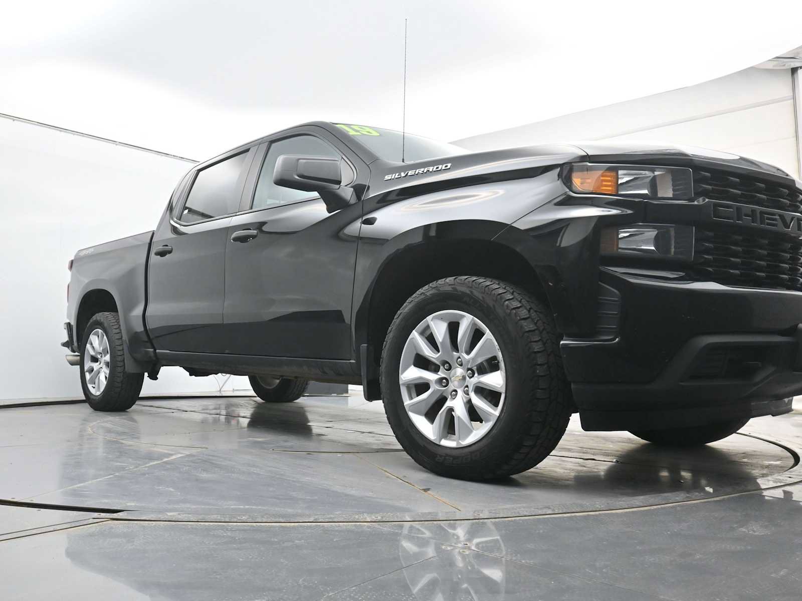 Used 2019 Chevrolet Silverado 1500 Custom w/ Custom Convenience Package AWD/4WD image 16