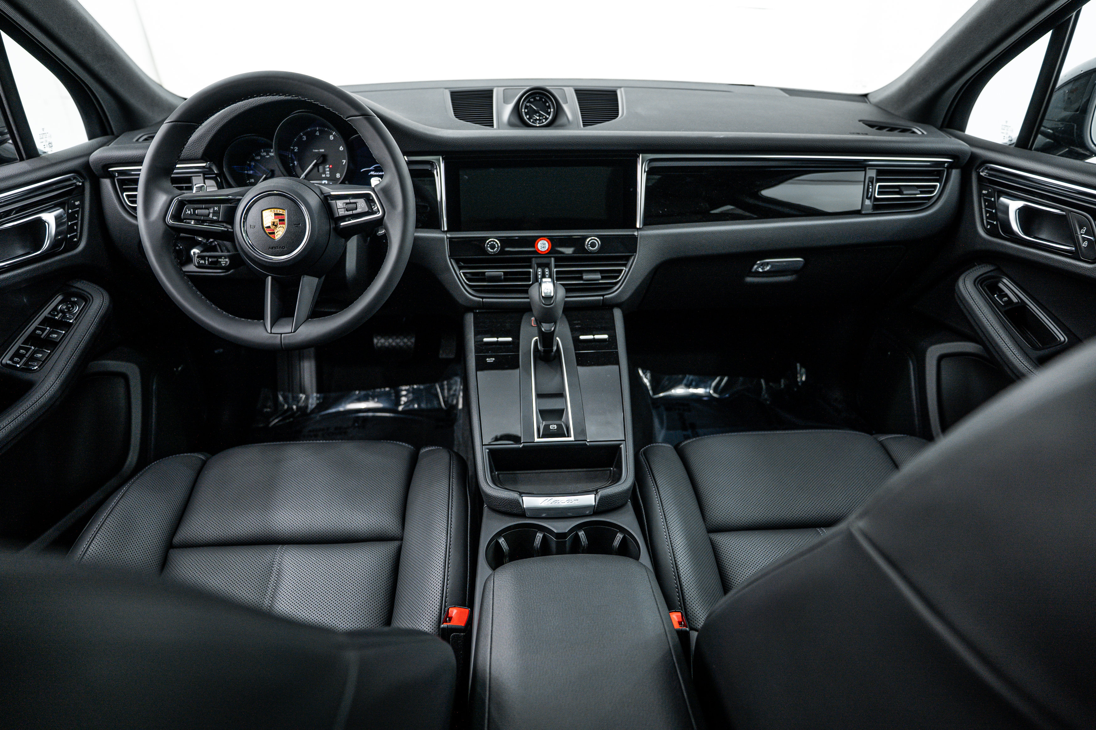 Certified 2026 Porsche Macan AWD/4WD image 12