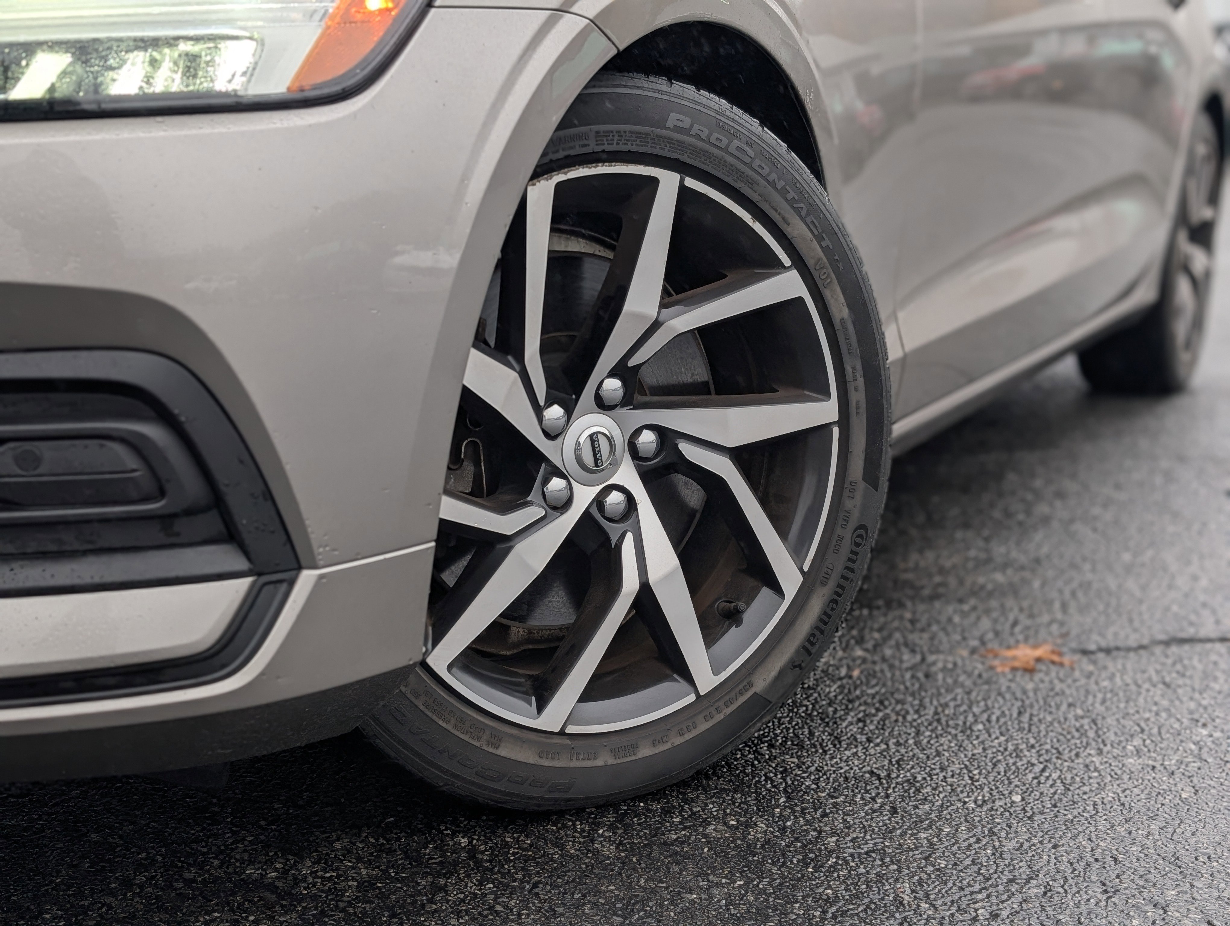 Used 2020 Volvo S60 T6 Momentum image 7