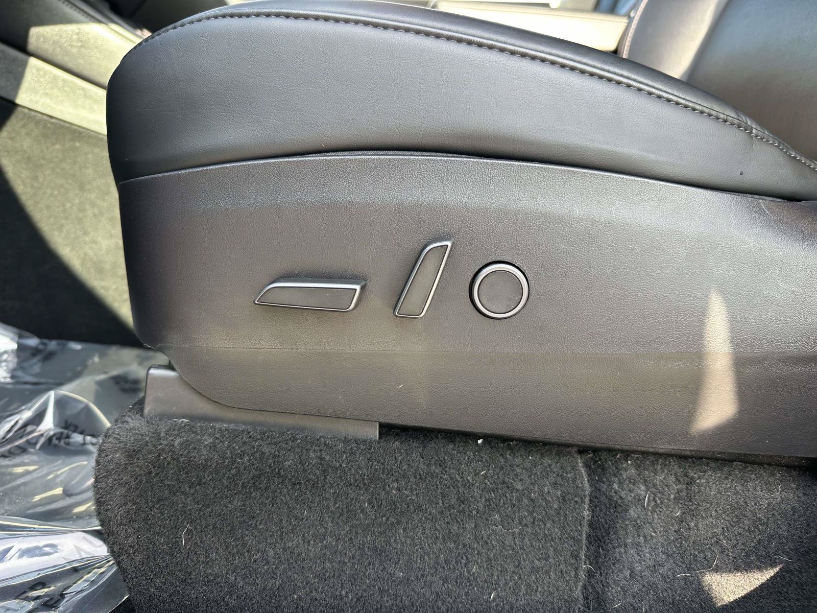 Used 2022 Tesla Model Y Long Range AWD/4WD image 16