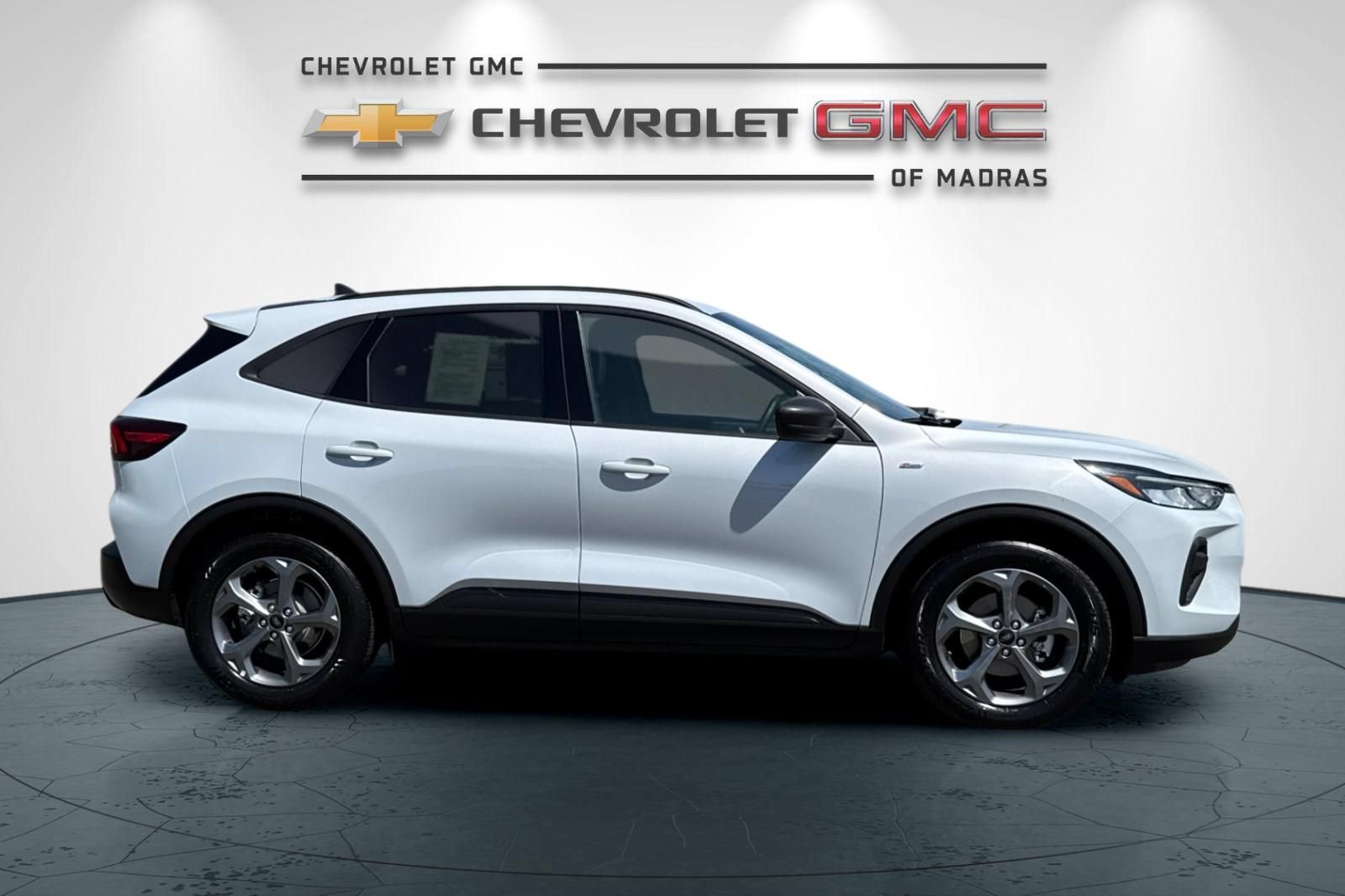 Used 2025 Ford Escape ST-Line FWD image 2