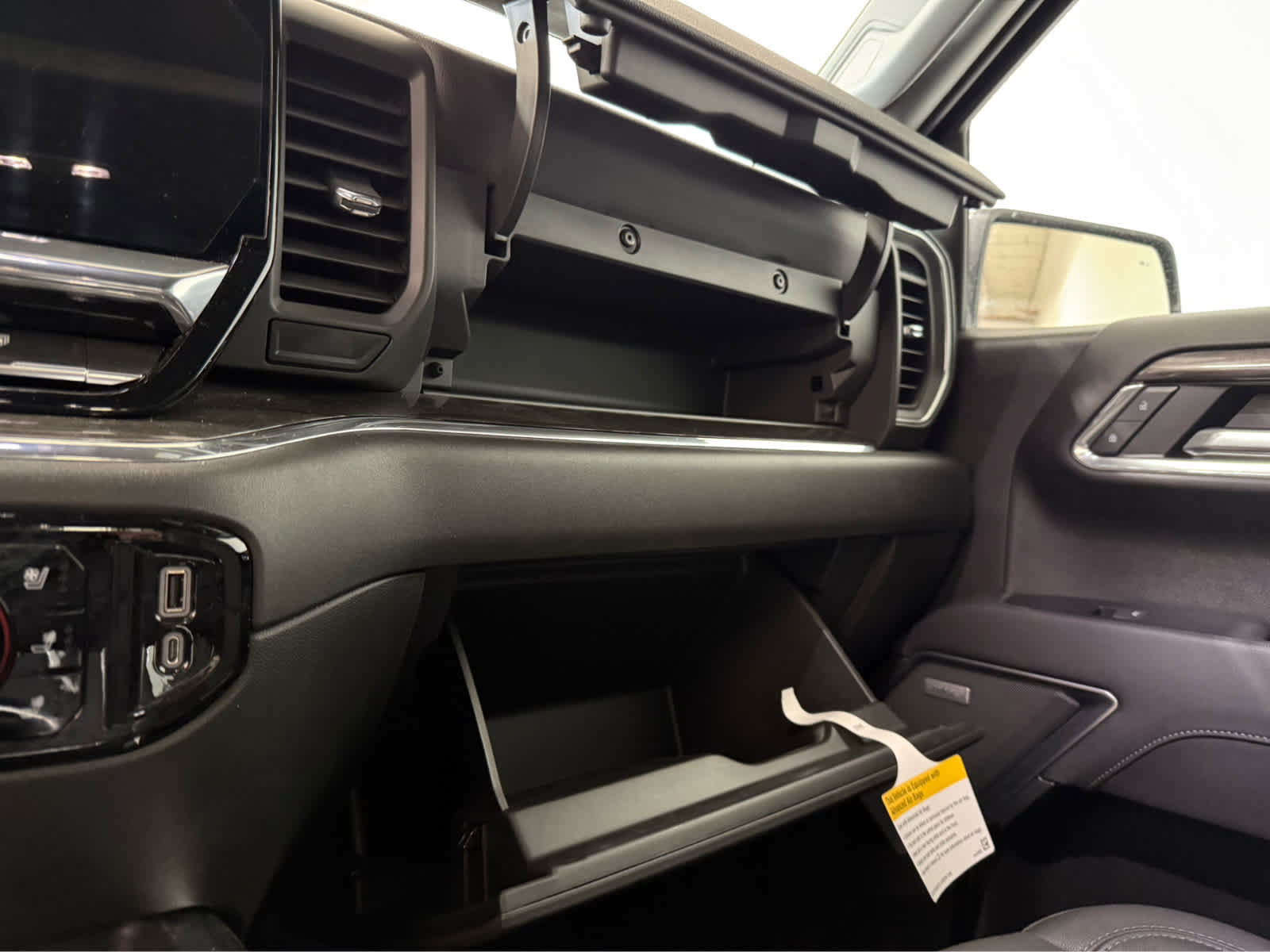 Certified 2023 Chevrolet Silverado 1500 LTZ w/ LTZ Premium Package AWD/4WD image 19