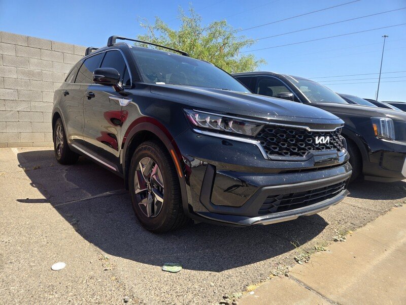 Certified 2022 Kia Sorento S AWD/4WD image 2