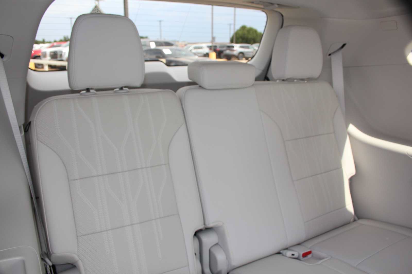 Used 2025 Buick Enclave Avenir AWD/4WD image 27