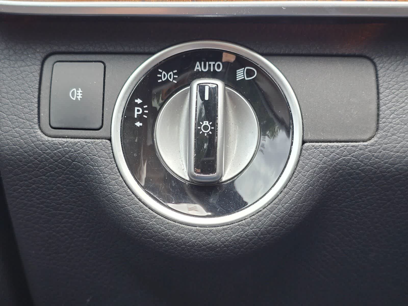 Used 2014 Mercedes-Benz E 350 4MATIC Sedan image 28