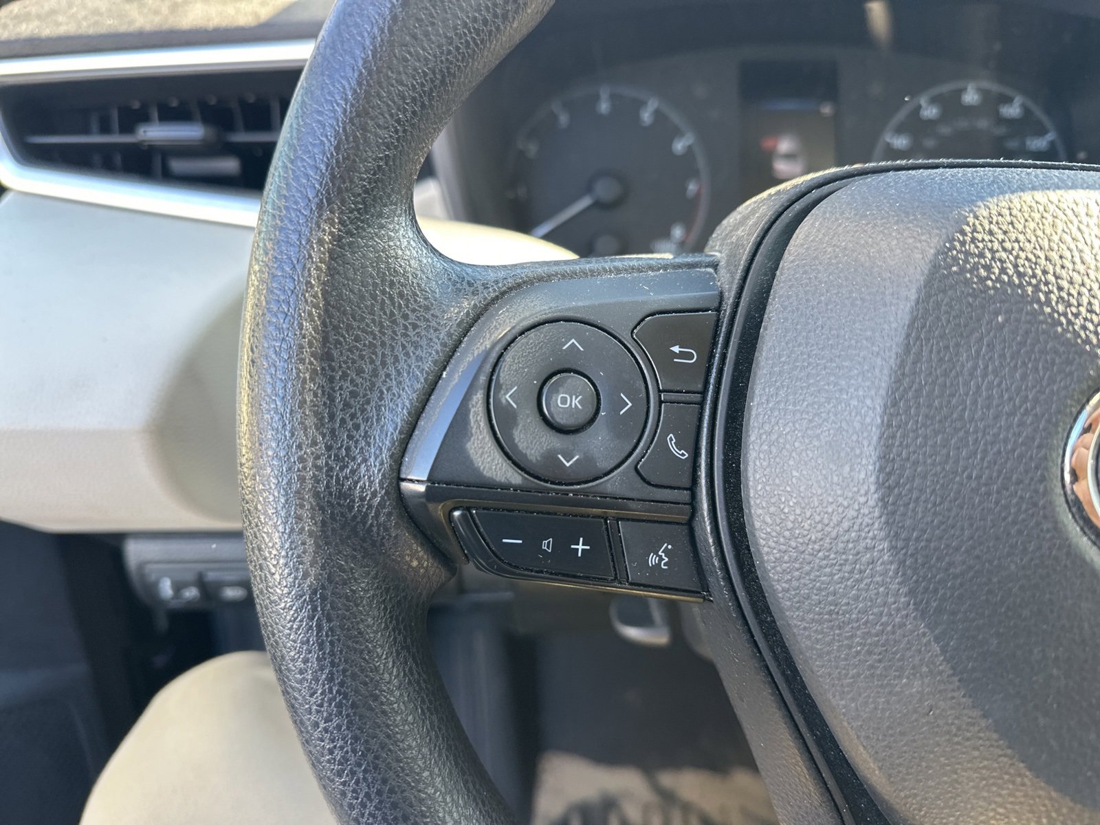 Used 2024 Toyota Corolla LE image 7