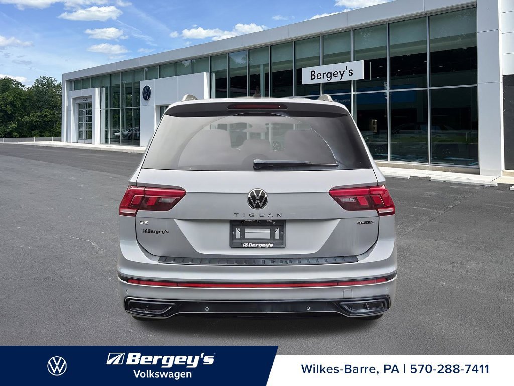 Certified 2024 Volkswagen Tiguan SE R-Line AWD/4WD image 19