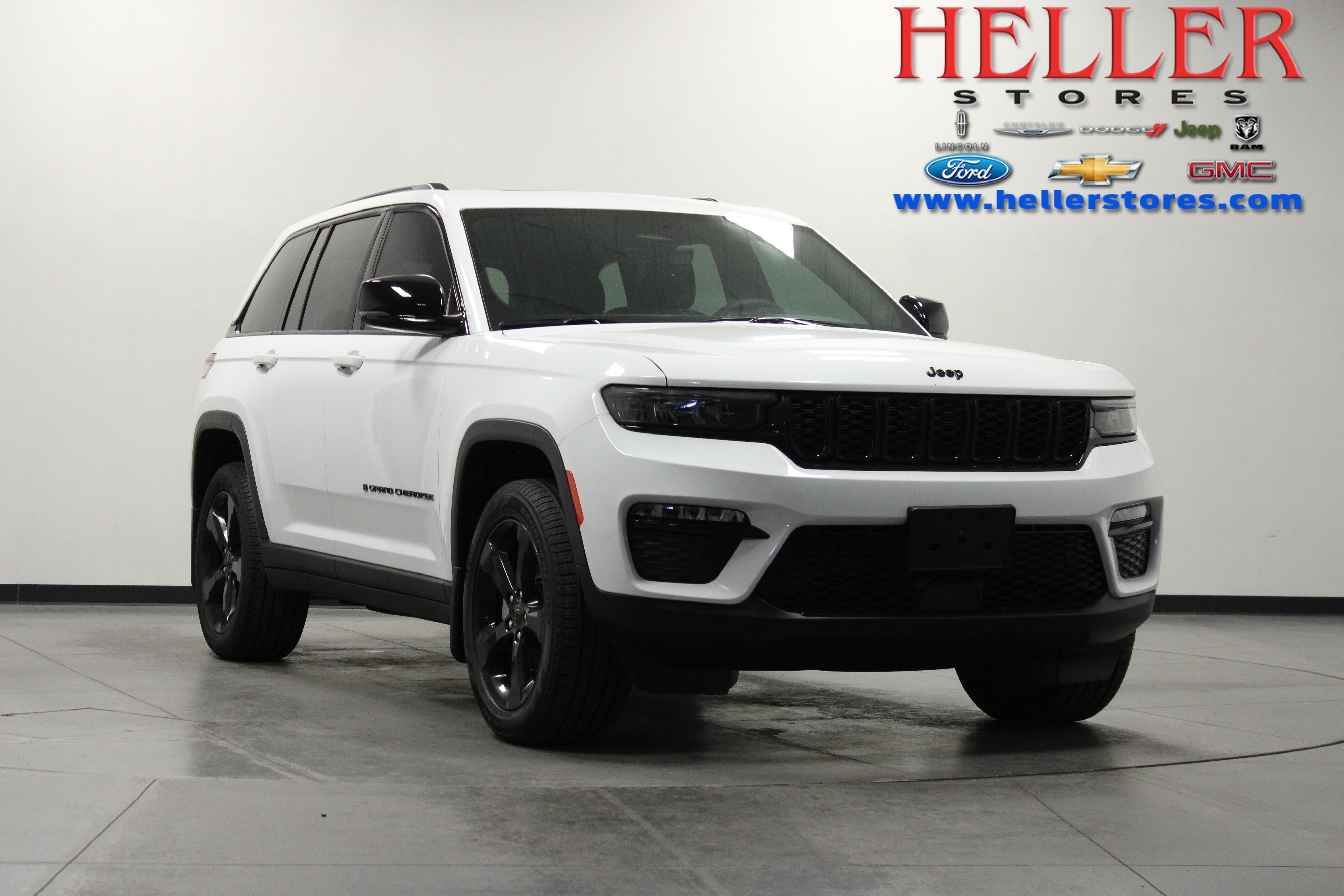 Used 2025 Jeep Grand Cherokee Limited w/ Black Appearance Package AWD/4WD image 1