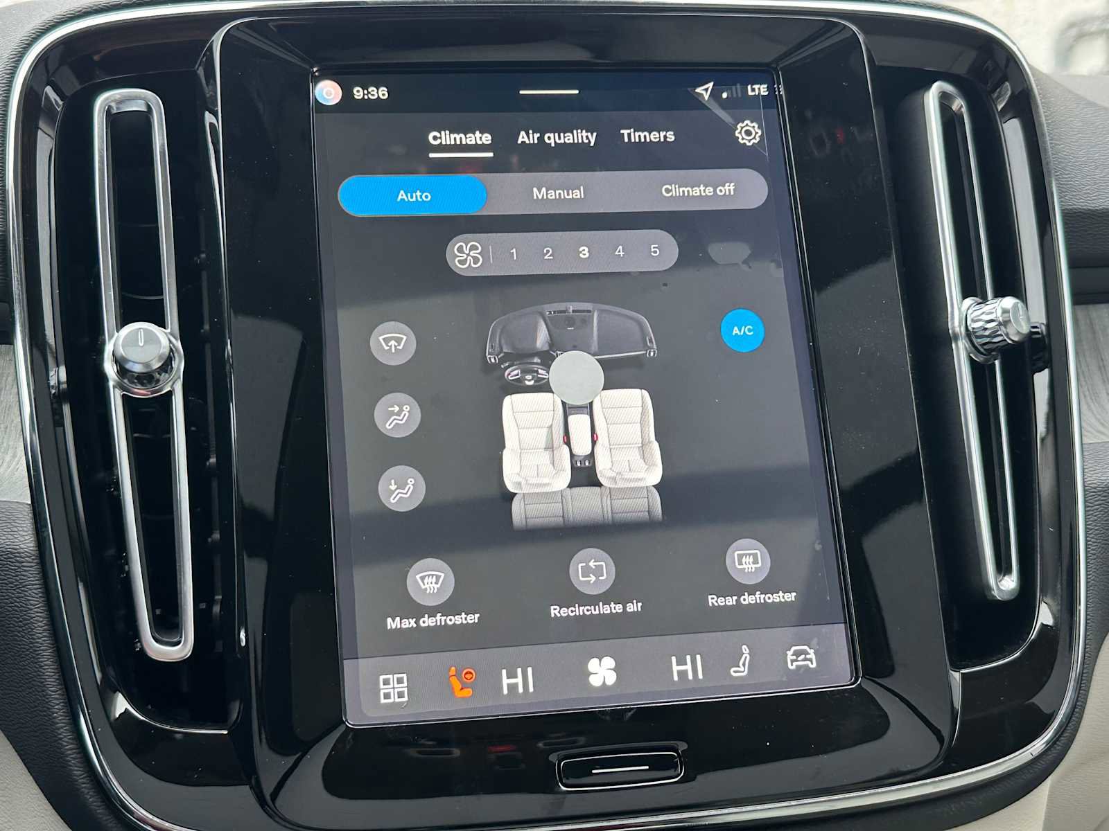 New 2026 Volvo XC40 B5 Plus w/ Protection Package Premier image 28