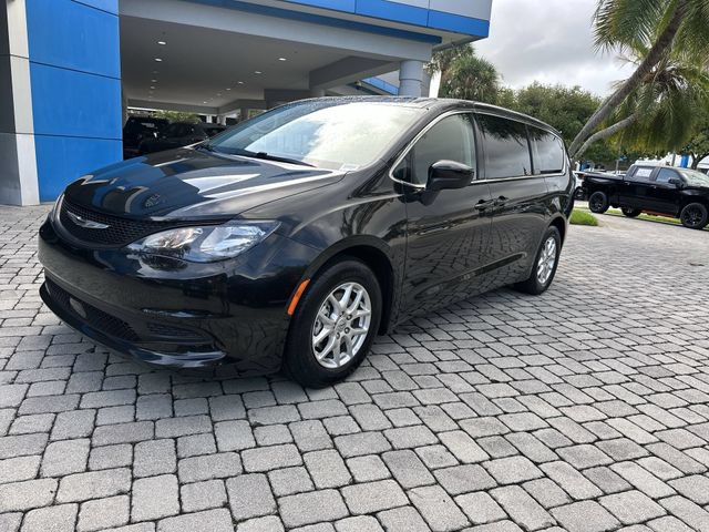 Used 2023 Chrysler Voyager LX FWD image 21