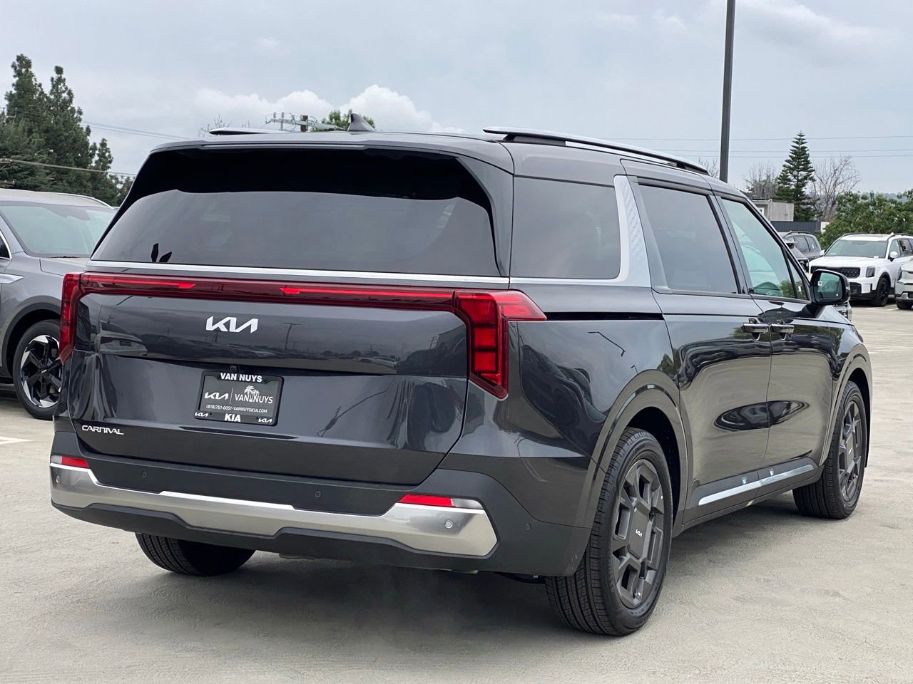 New 2026 Kia Carnival SX image 3
