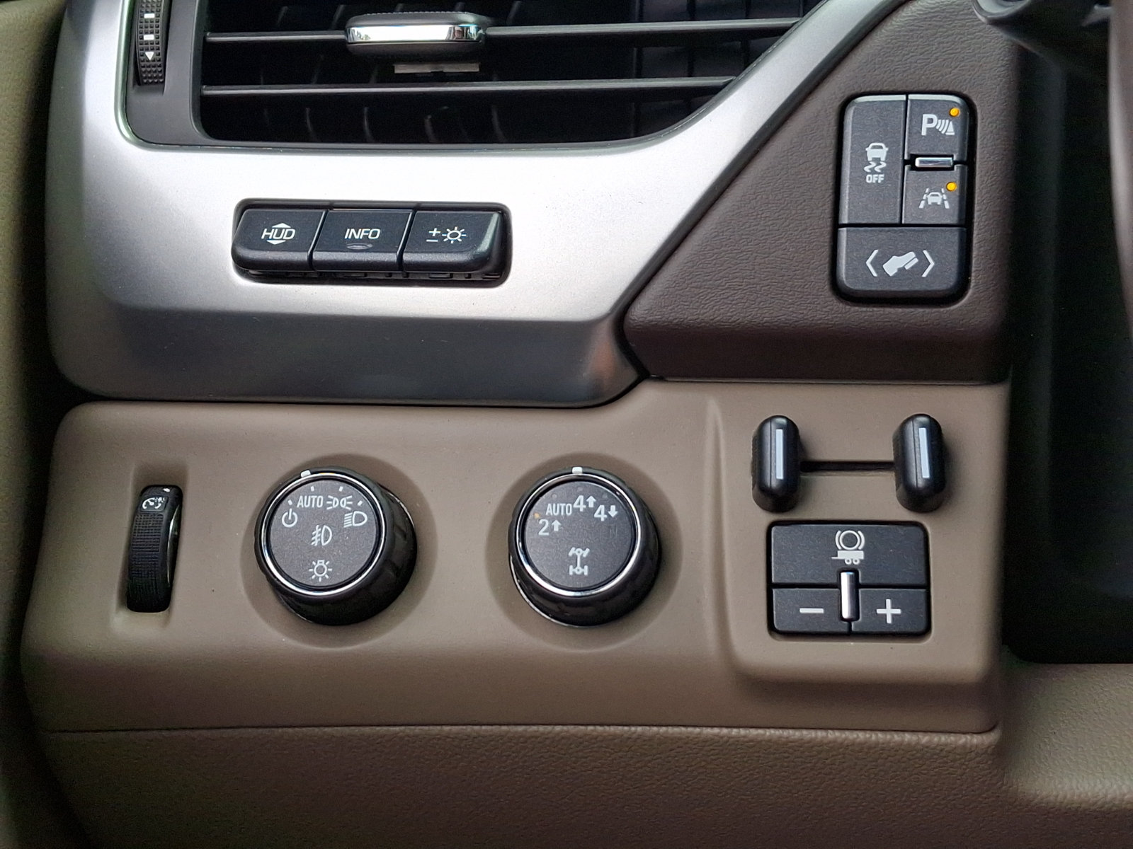 Used 2017 Chevrolet Tahoe Premier AWD/4WD image 26